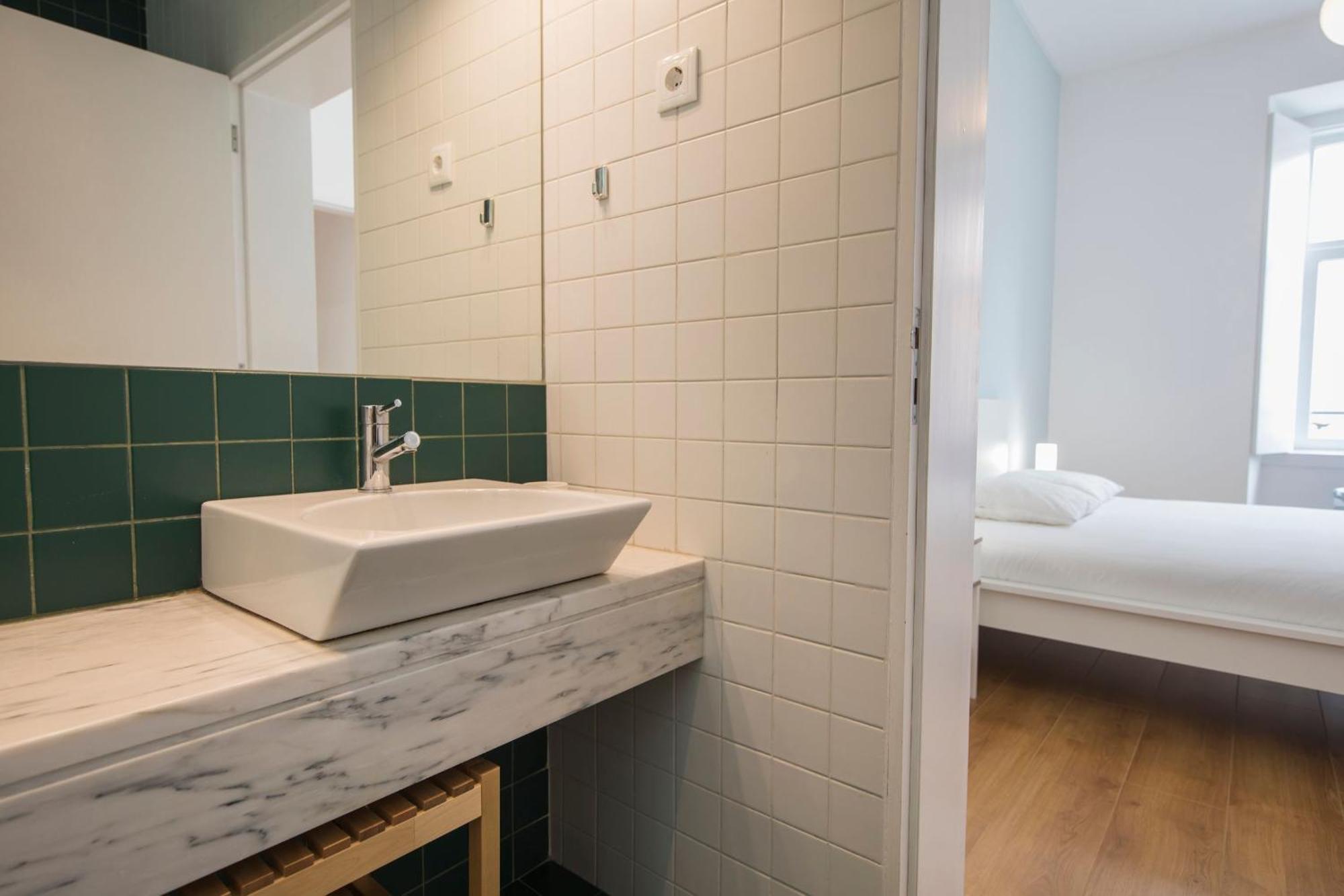 Sunny 3Bdr Apartment In Graca By Lovelystay Lizbona Zewnętrze zdjęcie