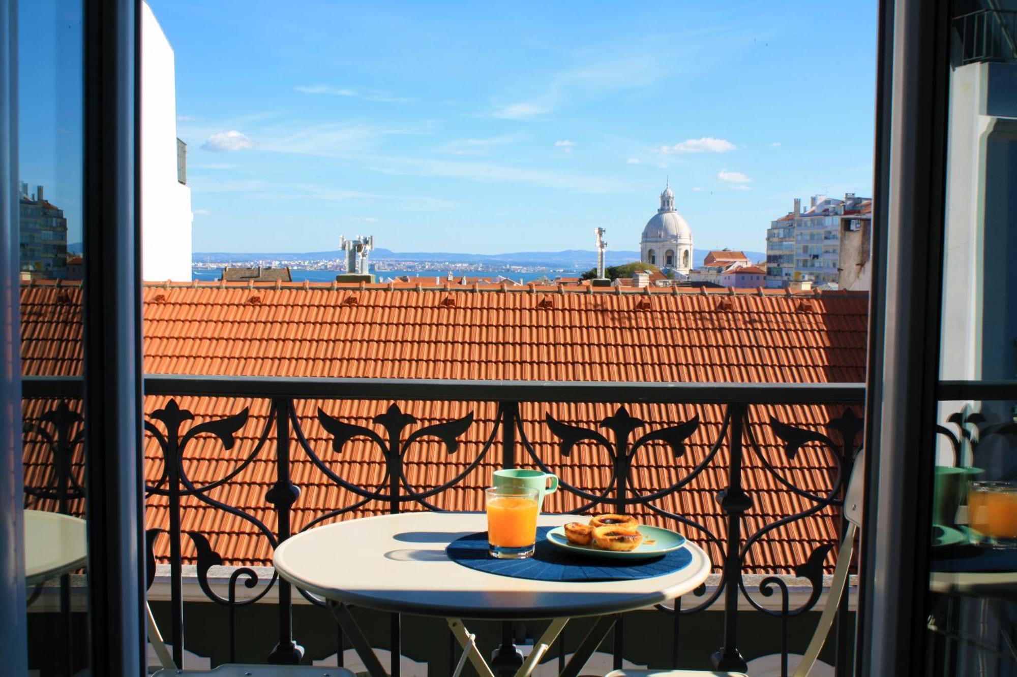 Sunny 3Bdr Apartment In Graca By Lovelystay Lizbona Zewnętrze zdjęcie
